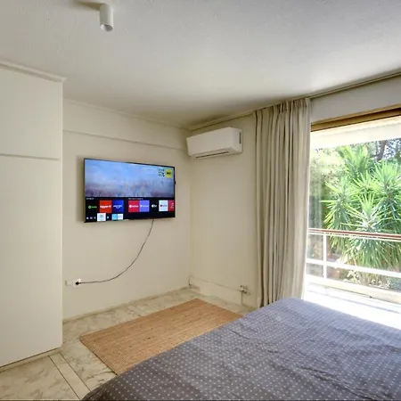 Kavouri Flat Daire Atina