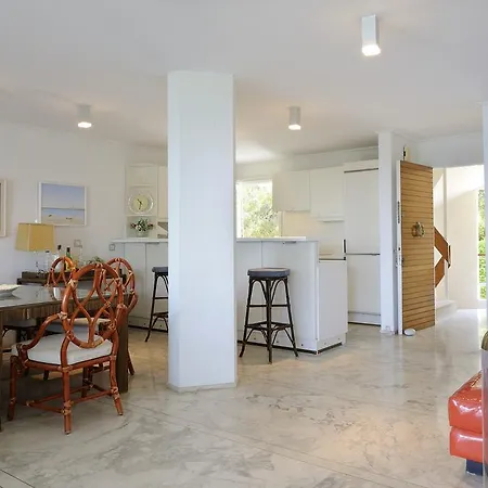 Kavouri Flat Daire Atina